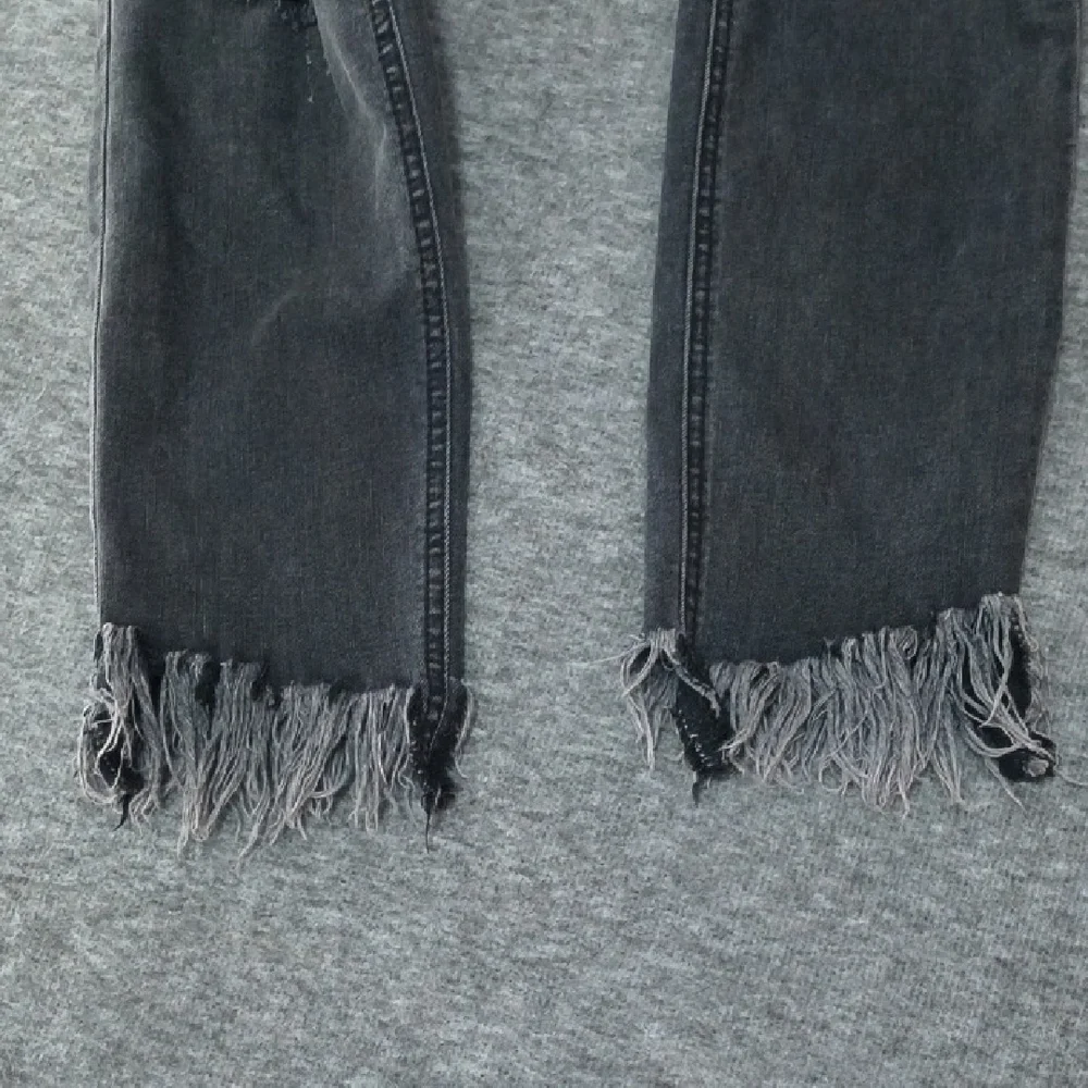Free People Women's Black Distressed Unfinished Hem Ankle Jeans Size 28
